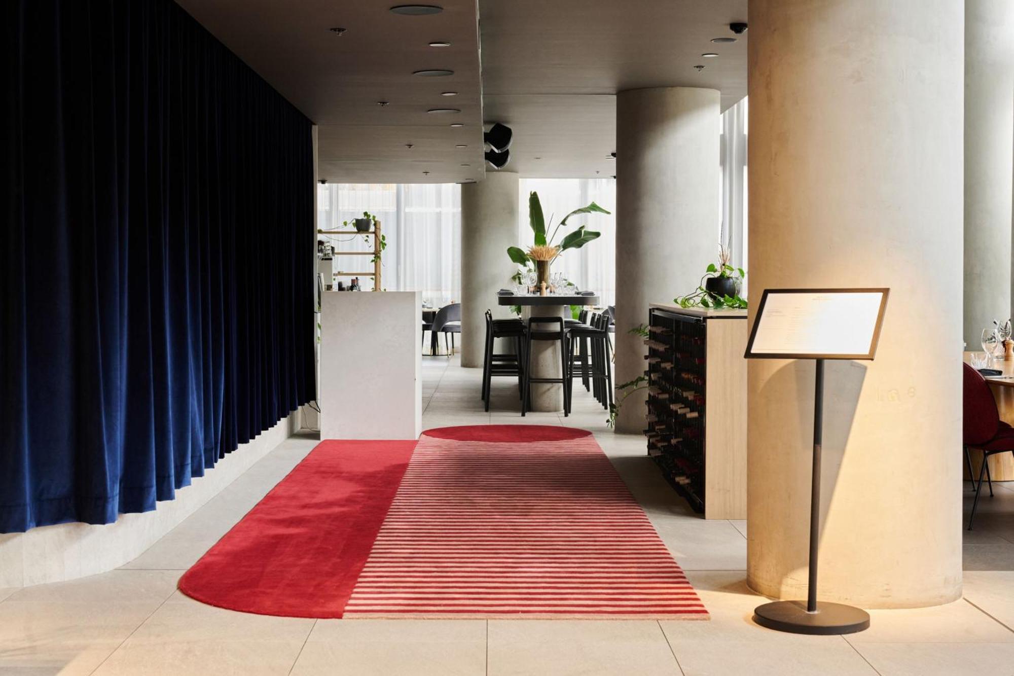 Midnight Hotel, Autograph Collection Canberra Eksteriør billede Entrance to the restaurant